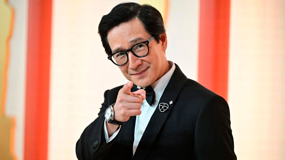 Gracias a sus conocimientos del Taekwondo, Ke Huy Quan coreografió escenas de acción en películas como X-Men y colaboró con Wong Kar-wai en 2046. Gracias a sus conocimientos del Taekwondo, Ke Huy Quan coreografió escenas de acción en películas como X-Men y colaboró con Wong Kar-wai en 2046.