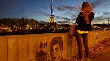 La mujer que se inmoló en París, en un operativo policial, era prima de sospechoso de ataques
