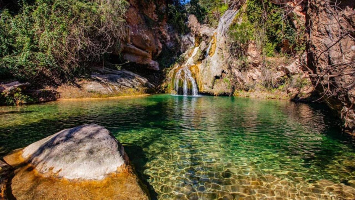 El Gorg de les Donzelles es un hermoso rincón natural situado en un pueblo en la provincia de Cataluña. El Gorg de les Donzelles es un hermoso rincón natural situado en un pueblo en la provincia de Cataluña.