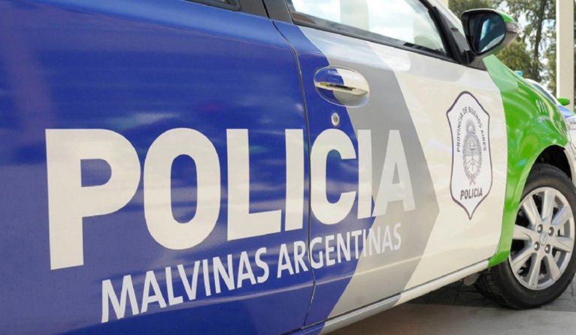 Ante un llamado, los policías llegaron a una casa y encontraron a dos mujeres apuñaladas en la espalda y una de ellas murió luego de ser operada en el hospital de Grand Bourg