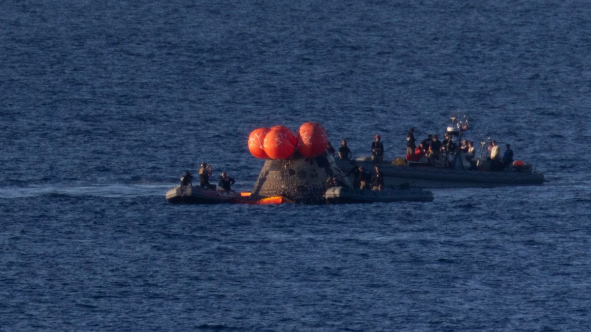 Tras 10 días de sobrevuelo lunar la misión Artemis II regresó a la tierra y descendió en el mar