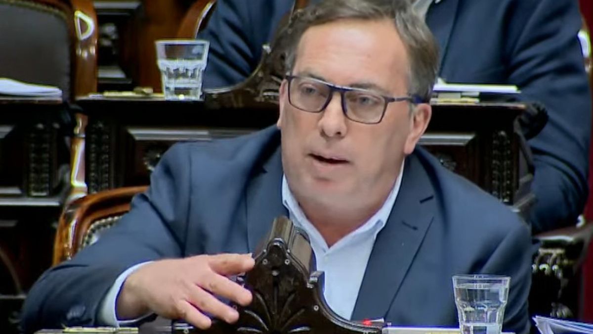 Martín Aviero, diputado nacional por Mendoza del Partido Justicialista. Martín Aviero, diputado nacional por Mendoza del Partido Justicialista.