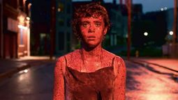 Sophia Lillis interpreta a &nbsp;Sydney Novak en la miniserie de Netflix Esta mierda me supera