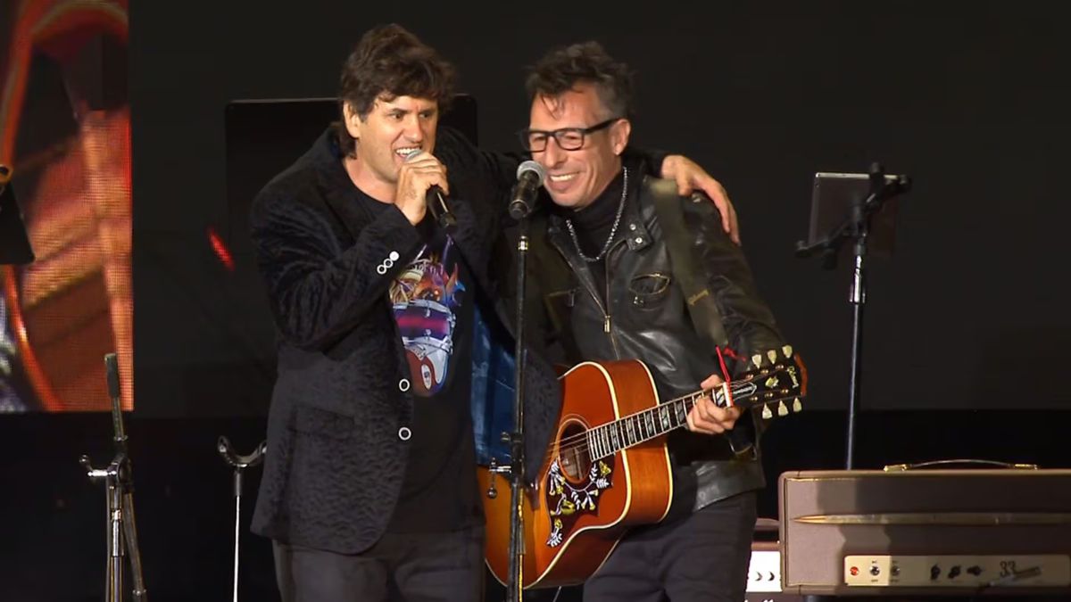 Escándalo en Los Piojos, un fundador de la banda se bajó del regreso y estalló la interna. Escándalo en Los Piojos, un fundador de la banda se bajó del regreso y estalló la interna. 