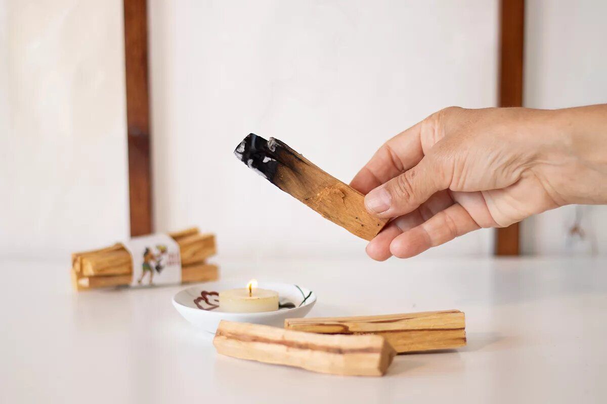 Feng Shui: 3 maneras de usar el palo santo para atraer la abundancia Feng Shui: 3 maneras de usar el palo santo para atraer la abundancia