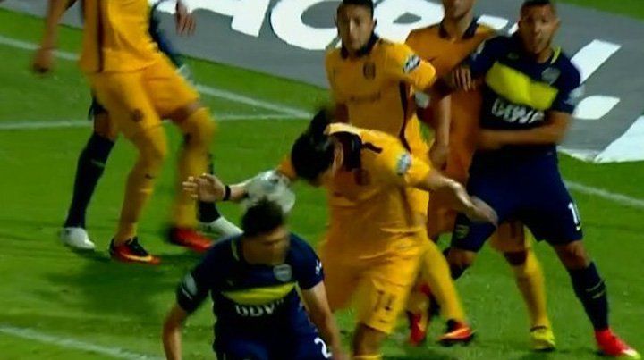 ¿Fue o no fue? El polémico penal que reclamaron los jugadores de Boca