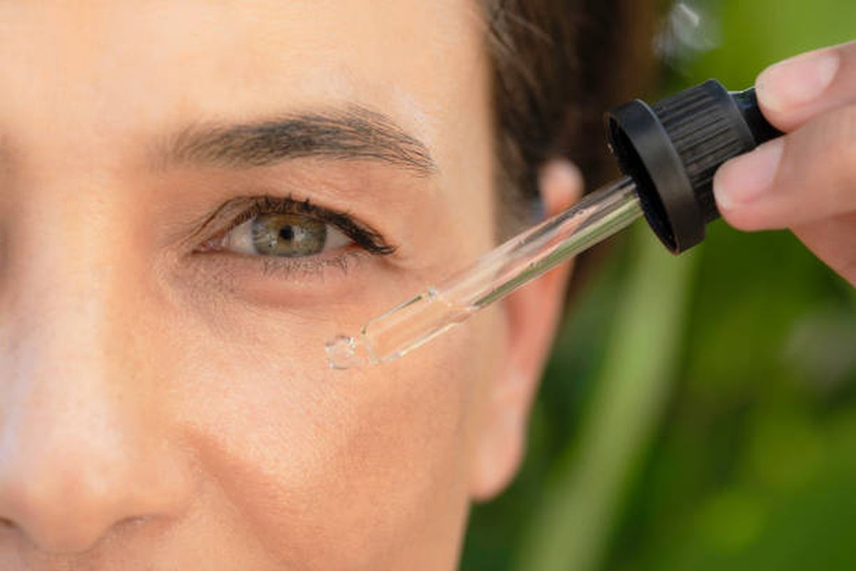 Un sérum de vitamina C ayudará a reducir las arrugas. Un sérum de vitamina C ayudará a reducir las arrugas.