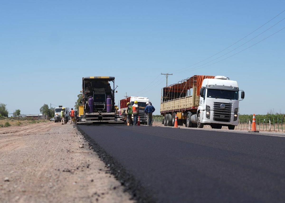 La Ruta 33 se suma otra batería de obras, como la repavimentación de la Ruta 7. La Ruta 33 se suma otra batería de obras, como la repavimentación de la Ruta 7.