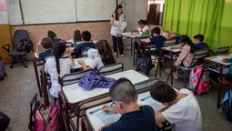 Los docentes de Mendoza recibirán un bono correspondiente al ítem útiles e indumentaria. También los celadores.