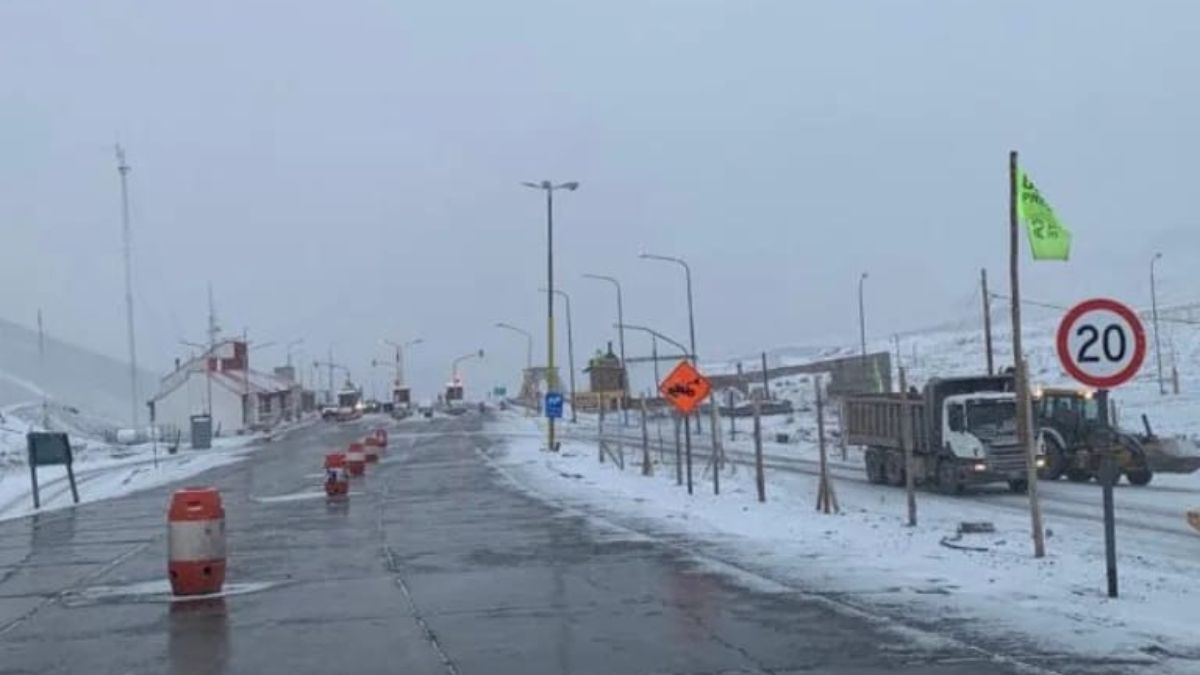 Para este domingo, la nieve persistirá en el paso Cristo Redentor, según indica el pronóstico del tiempo en Mendoza (imagen de archivo).