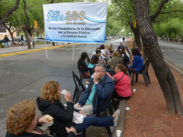 Este miércoles comienza el ciclo lectivo con paros docentes en Mendoza y 18 provincias