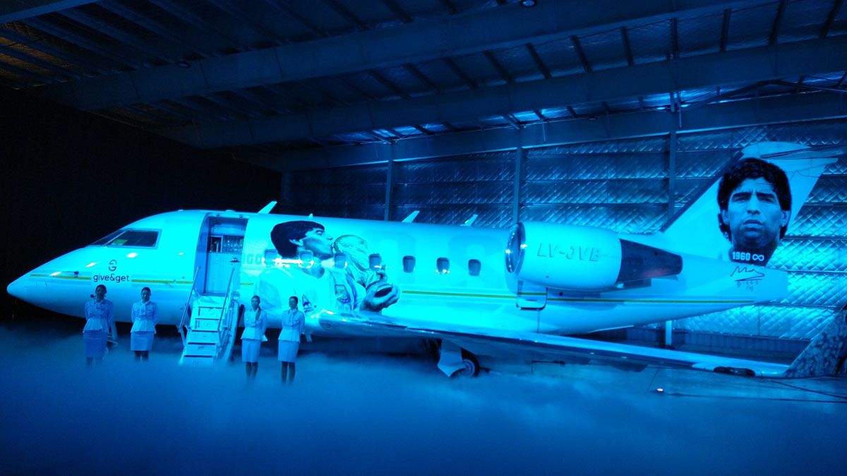 El Tango D10S, el avión que homenajea a Diego Maradona