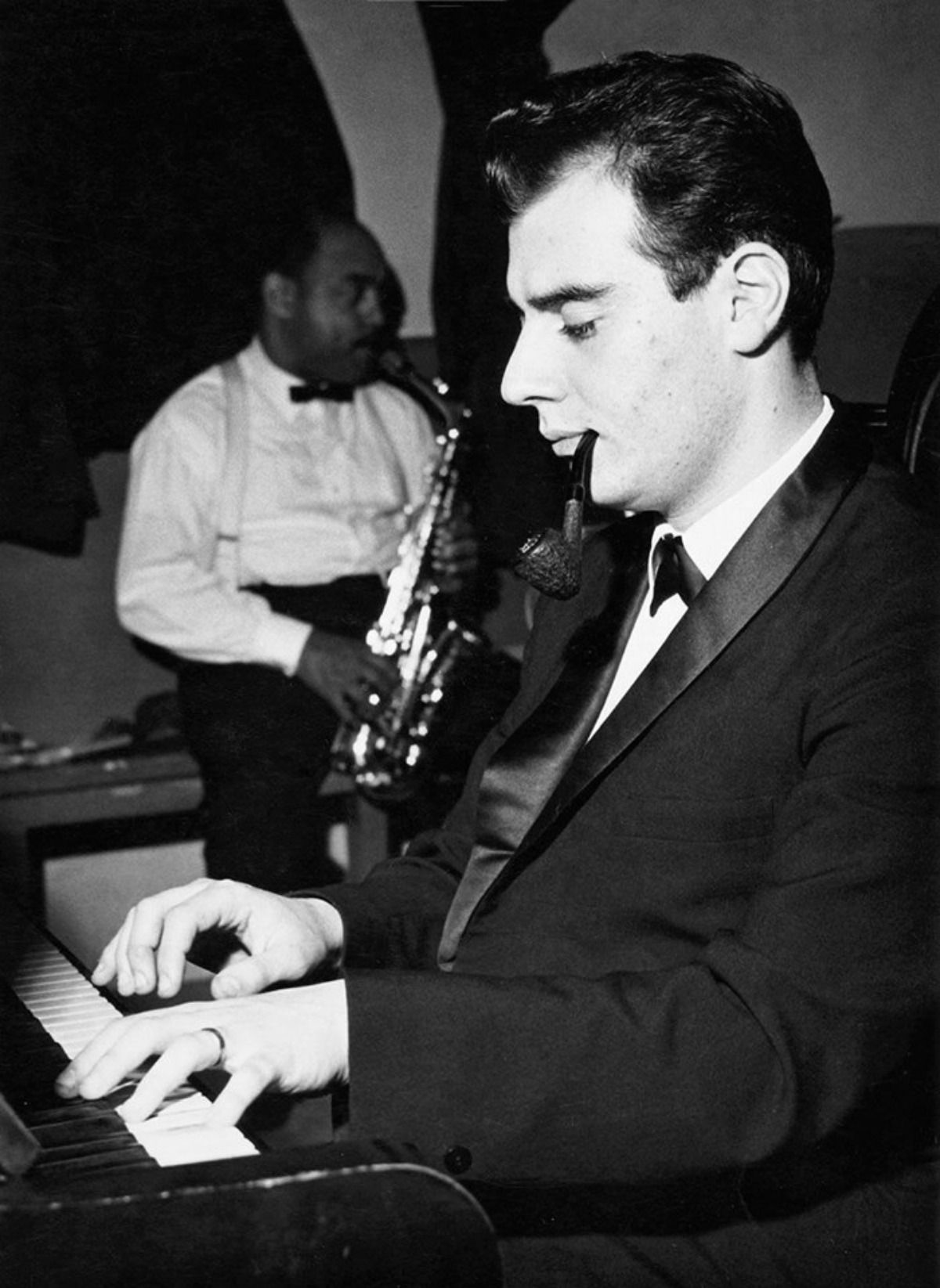 Schifrin muy joven, metido de lleno en el mundo del jazz. Luego vendrían las bandas sonoras de Hollywood. Schifrin muy joven, metido de lleno en el mundo del jazz. Luego vendrían las bandas sonoras de Hollywood.