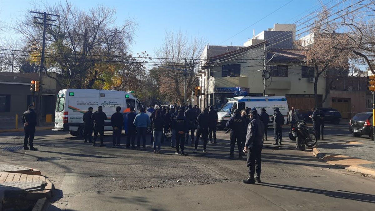 Murió un policía en un accidente cuando iba a un asalto