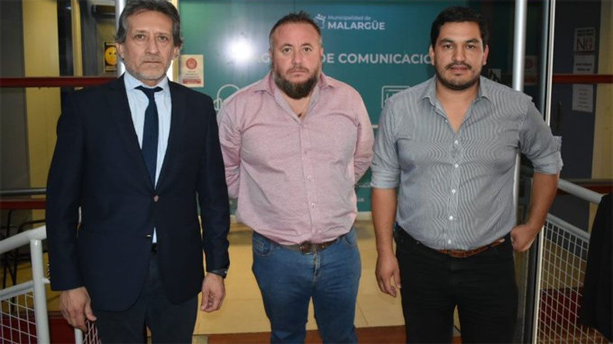 El intendente Juan Manuel Ojeda posteó en sus redes la foto junto al titular de ATE, Roberto Macho, luego del acuerdo paritario con los empleados municipales.