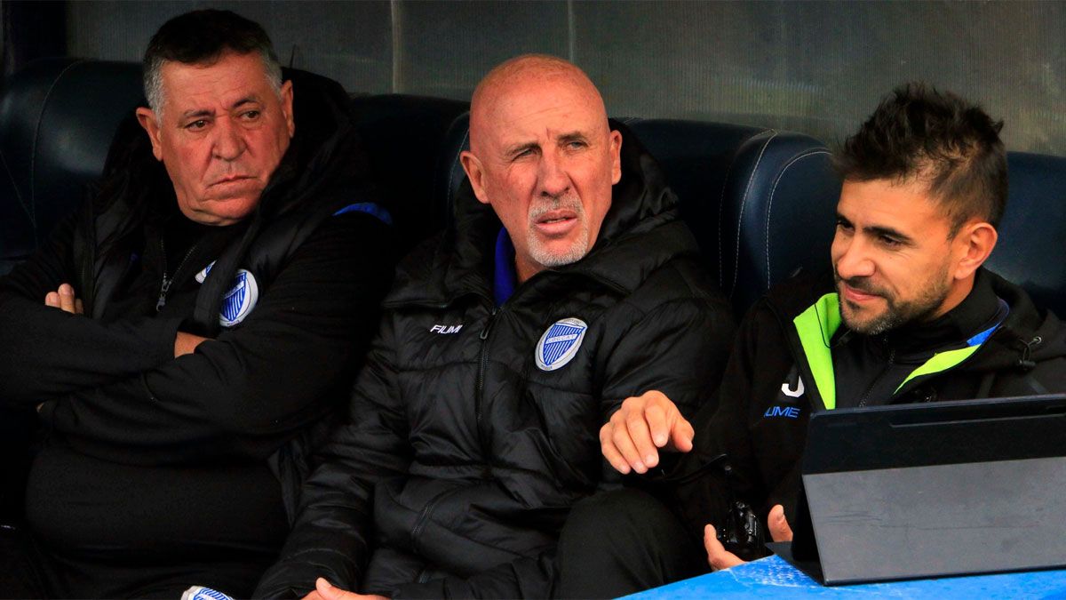 El Gato Oldrá junto a su cuerpo técnico, está haciendo una gran campaña. El Gato Oldrá junto a su cuerpo técnico, está haciendo una gran campaña.