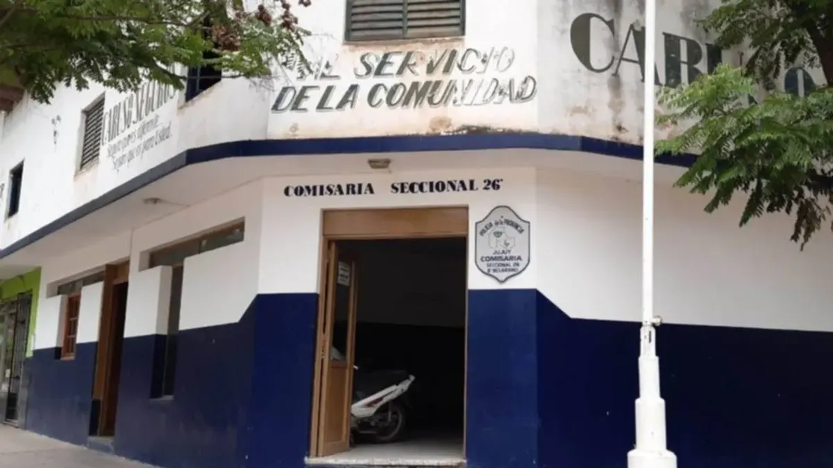 Policía infiel. En Jujuy una mujer descubrió a su marido policía con una compañera. Policía infiel. En Jujuy una mujer descubrió a su marido policía con una compañera.