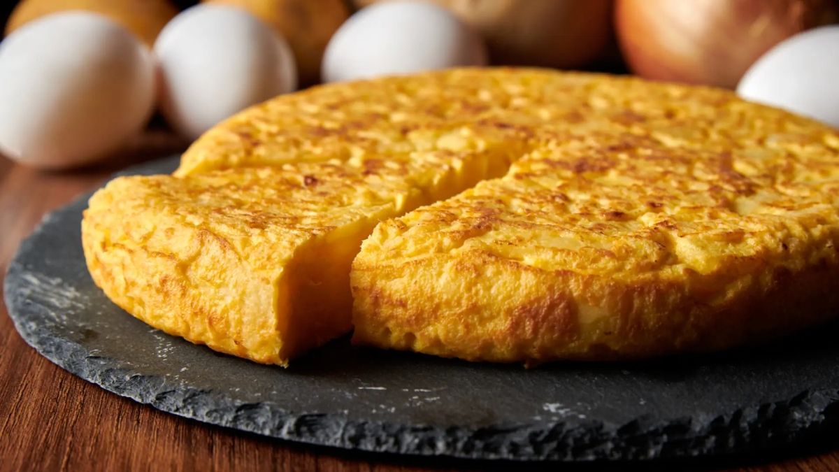 Recetas: tortilla de papas en la freidora de aire. Foto: iStock.