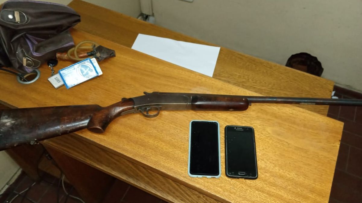 Un hombre de 43 años amenazó con esta escopeta a su ex pareja en su domicilio del barrio Nogal I en Carrodilla