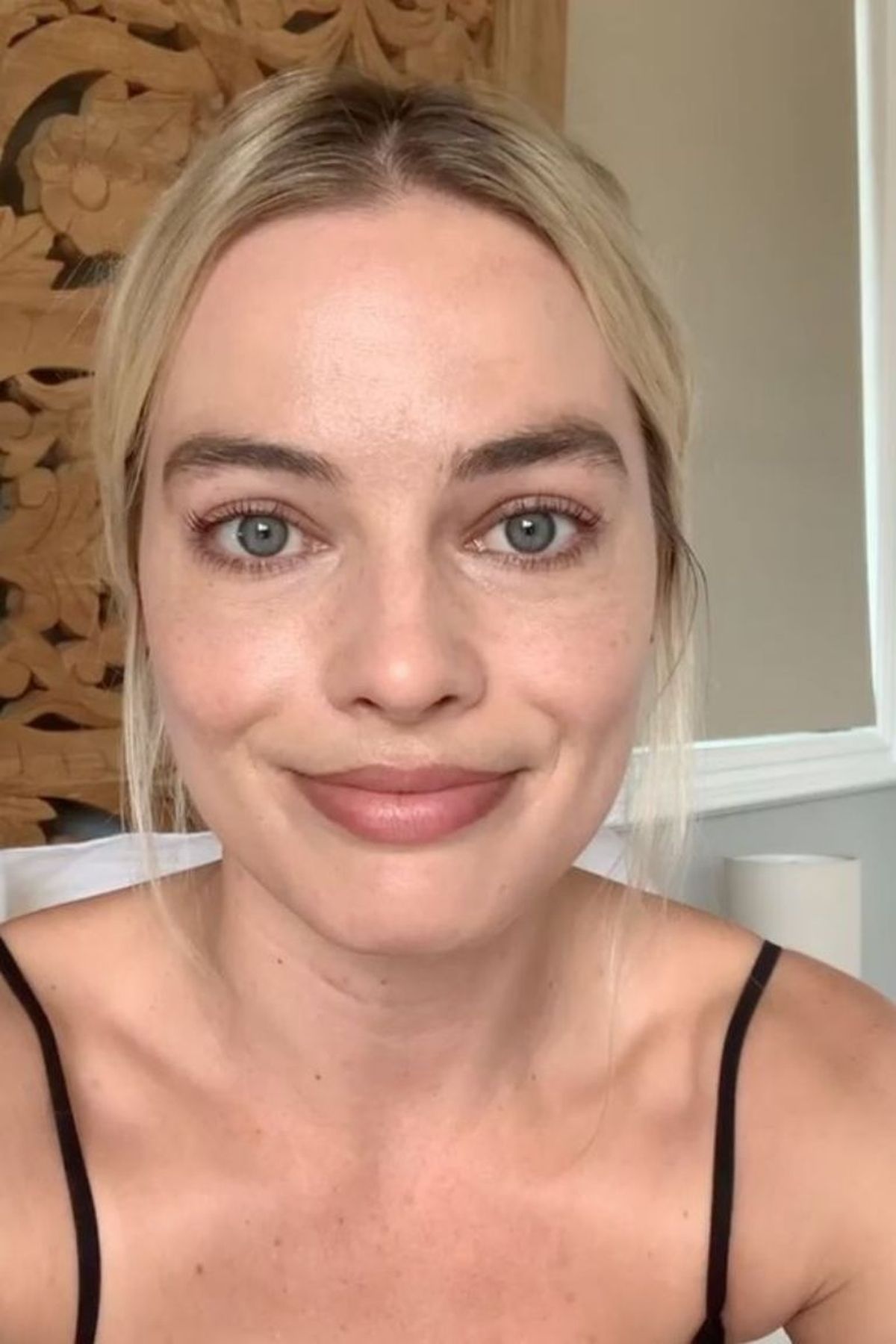 Margot Robbie con su rostro al natural, sin filtros y sin ningún cosmético. Margot Robbie con su rostro al natural, sin filtros y sin ningún cosmético.