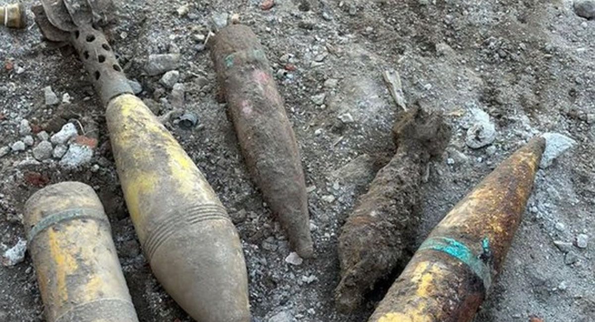 Un extraña sorpresa se llevó un hombre que fue a limpiar la casa de su padre fallecido, al encontrar varios explosivos en el patio. Un extraña sorpresa se llevó un hombre que fue a limpiar la casa de su padre fallecido, al encontrar varios explosivos en el patio.