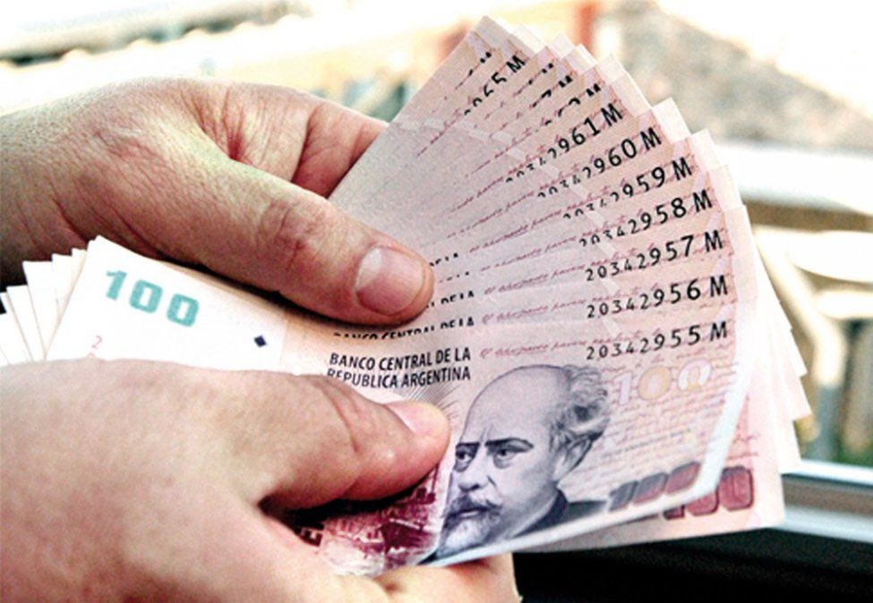 Economistas creen que por la inflación, el Gobierno tendrá que volver a devaluar
