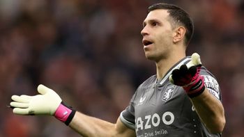 El DT del Aston Villa decidió que Dibu Martínez no dispute la Supercopa de Europa contra el PSG: las razones El DT del Aston Villa decidió que Dibu Martínez no dispute la Supercopa de Europa contra el PSG: las razones