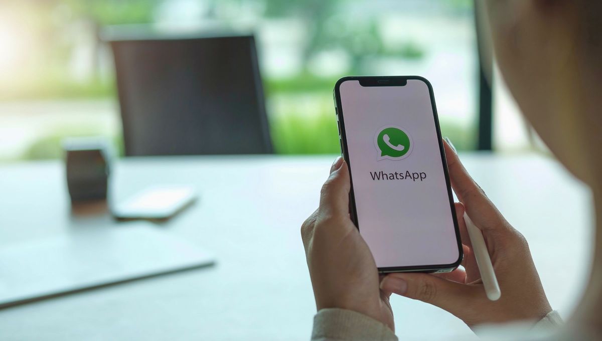 WhatsApp es una de las aplicaciones de mensajería más utilizadas al rededor del mundo WhatsApp es una de las aplicaciones de mensajería más utilizadas al rededor del mundo