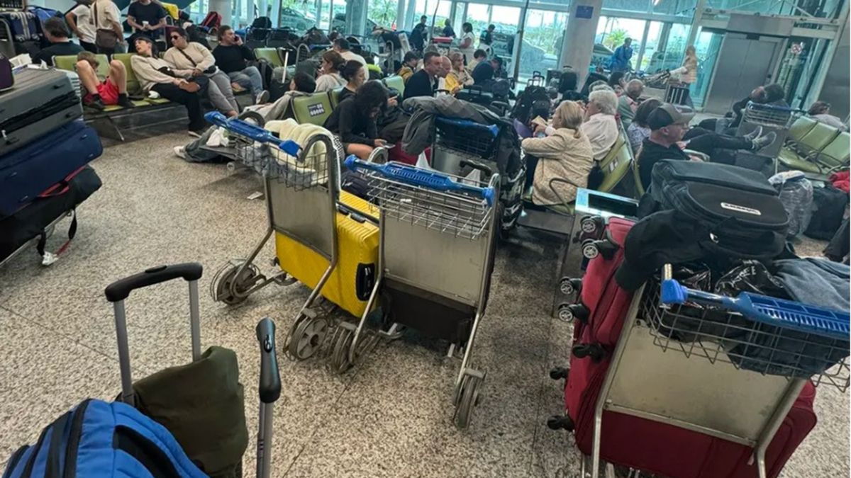 Los pasajeros debieron permanecer varias horas en el aeropuerto de Natal a la espera de un vuelo que los llevara a Montevideo Los pasajeros debieron permanecer varias horas en el aeropuerto de Natal a la espera de un vuelo que los llevara a Montevideo