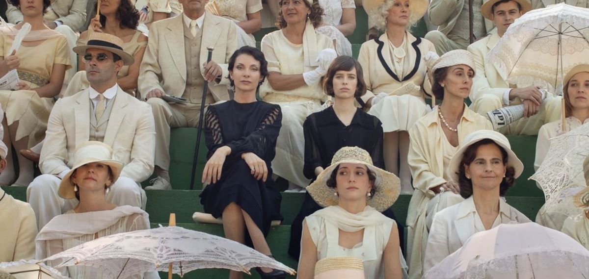 Gran filme. Es La virgen roja, que la está rompiendo en Amazon Prime Video. Gran filme. Es La virgen roja, que la está rompiendo en Amazon Prime Video.