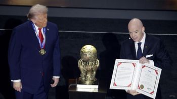 El inédito galardón que FIFA le entregó a Donald Trump