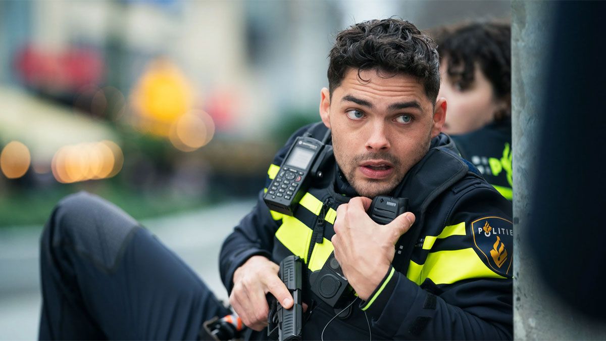 La película de Netflix centra su relato en una estremecedora toma de rehenes. La película de Netflix centra su relato en una estremecedora toma de rehenes.