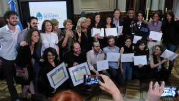 El Senado distinguió a los autores y elenco de 