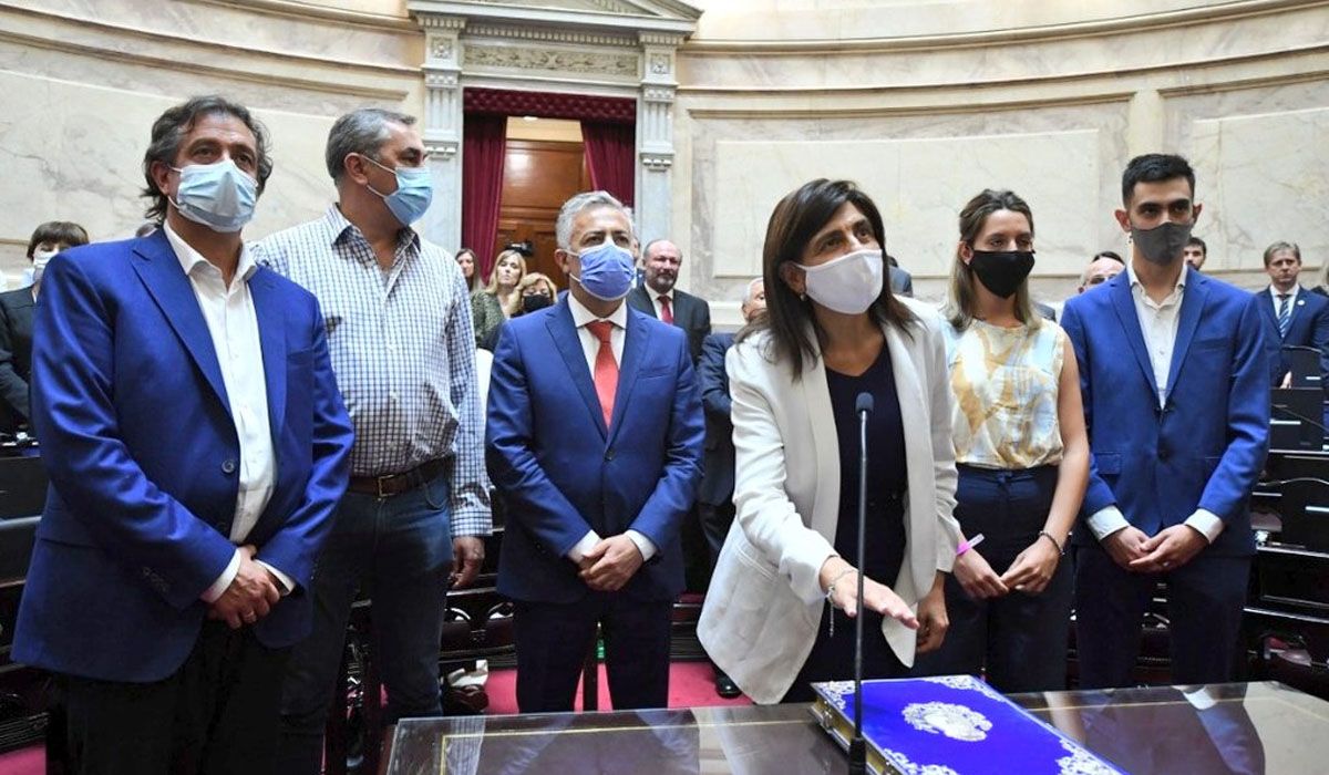 La ministra de Turismo, Mariana Juri, juró como senadora nacional en el Congreso