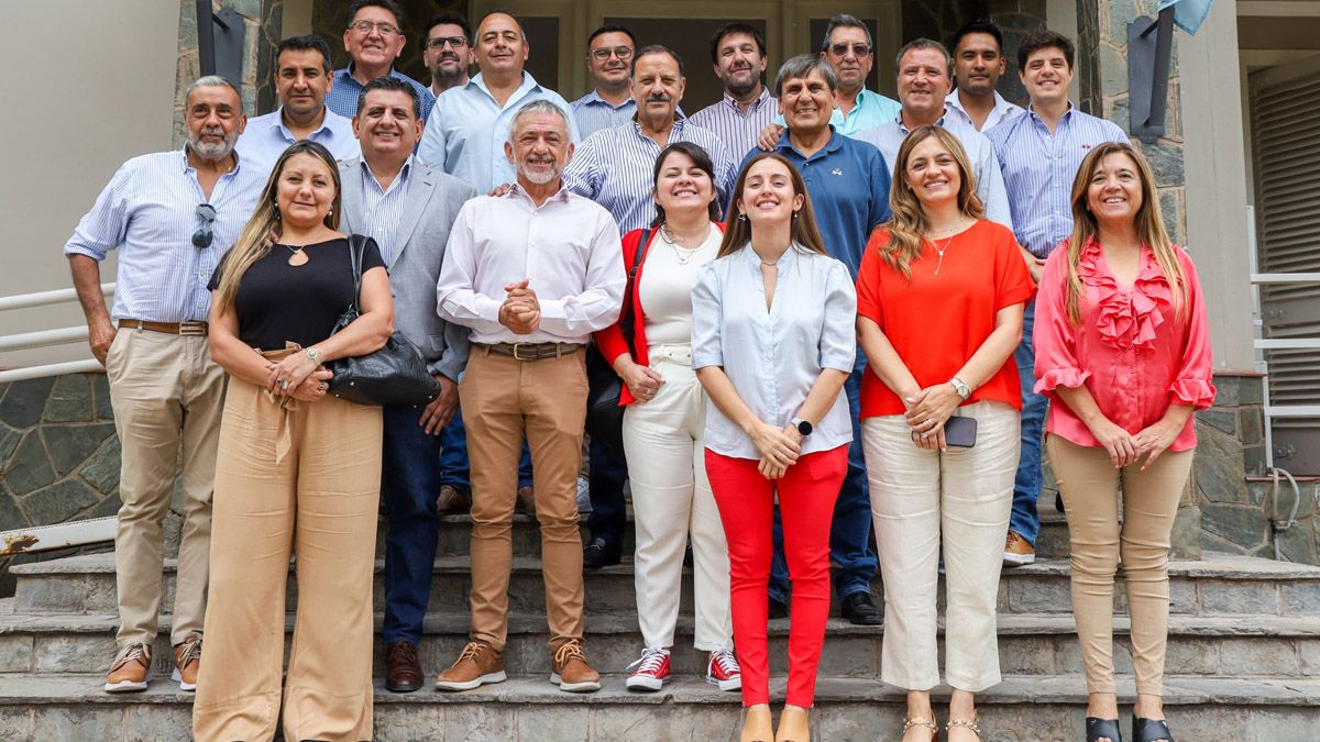 El gobernador de La Rioja Ricardo Quintela, se reunió con intendentes a quienes les dio detalles de la creación de nueva cuasi moneda.