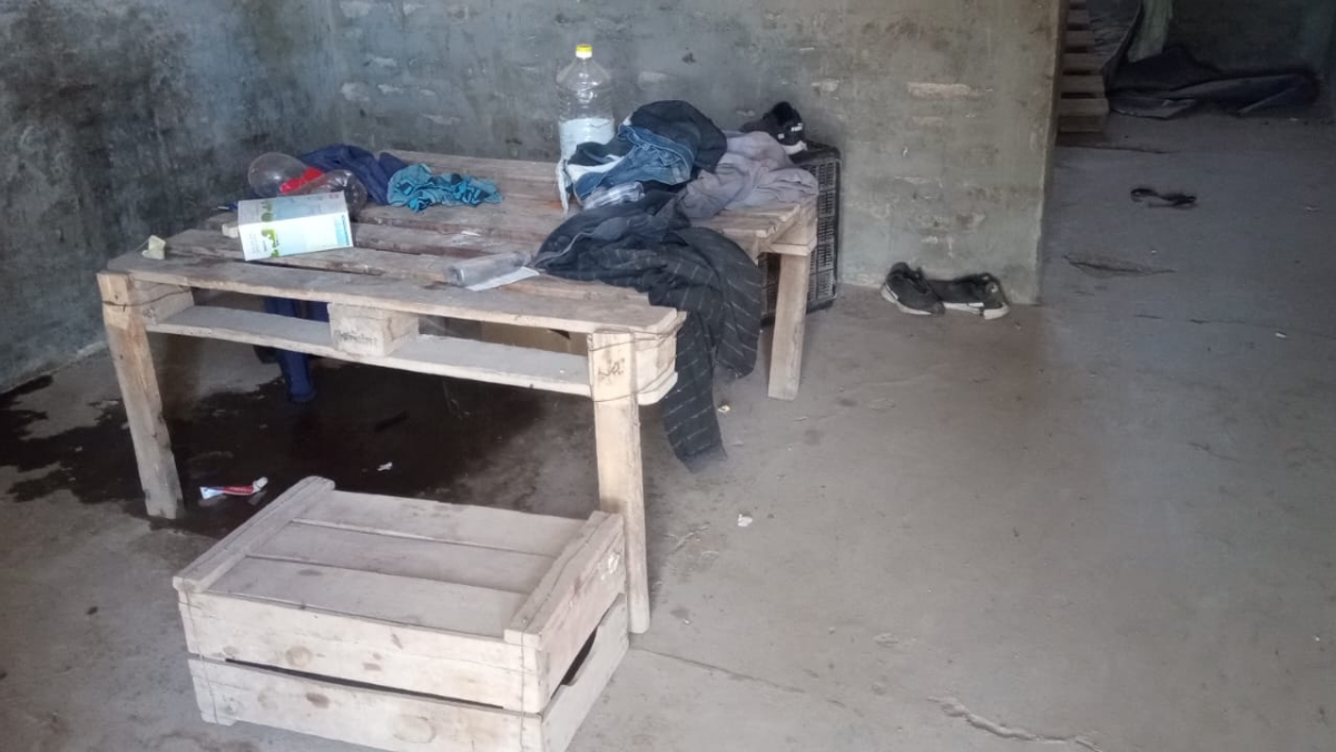 Gendarmería Nacional allanó una finca en San Martín donde 22 personas eran víctimas de trata. Gendarmería Nacional allanó una finca en San Martín donde 22 personas eran víctimas de trata.