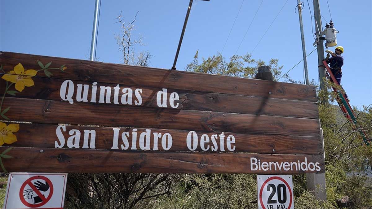 Corte de instalaciones clandestinas de luz en el barrio Quintas de San Isidro