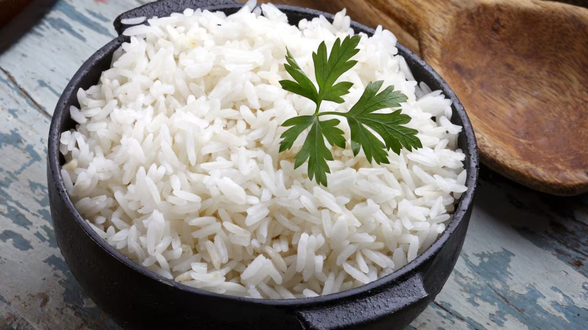 El arroz es un alimento básico y nutritivo para millones de personas en el mundo, principalmente Asia y África El arroz es un alimento básico y nutritivo para millones de personas en el mundo, principalmente Asia y África