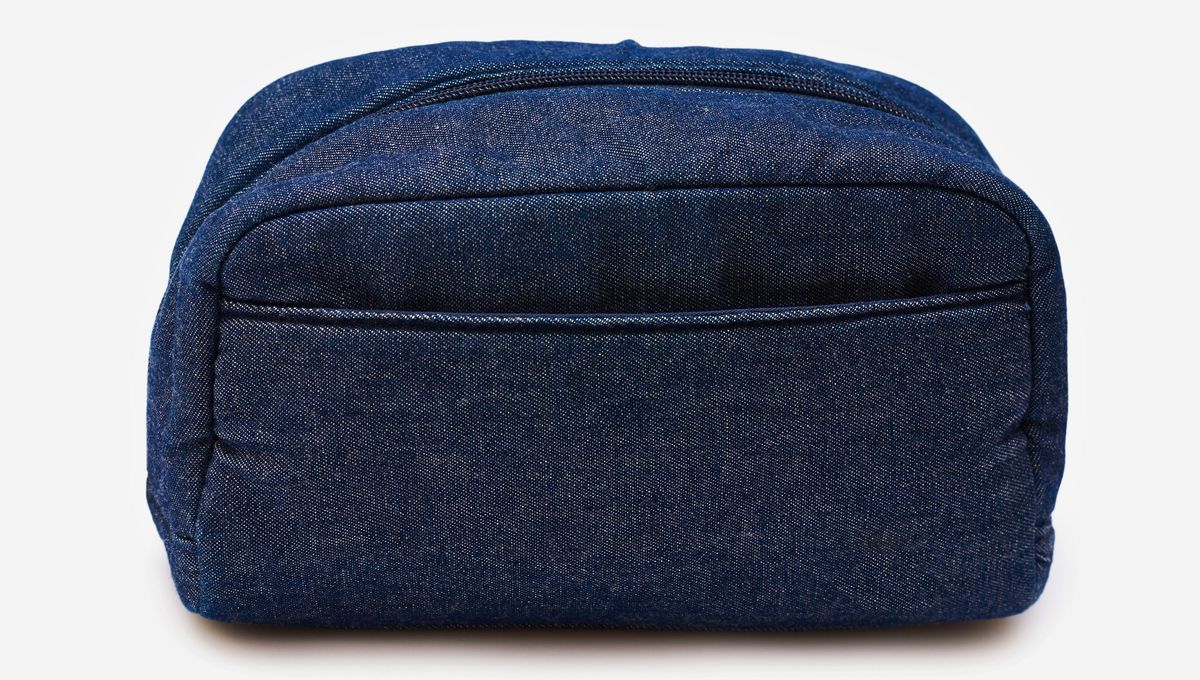 Los jeans se tienen que coser siempre con agujas de 18 o medianamente grandes para no dañar la máquina. Los jeans se tienen que coser siempre con agujas de 18 o medianamente grandes para no dañar la máquina. 