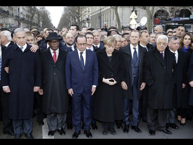 La foto que desnudó que los jefes de Estado no estuvieron en la marcha y solo posaron ante las cámaras
