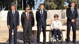 Con Macri presente
