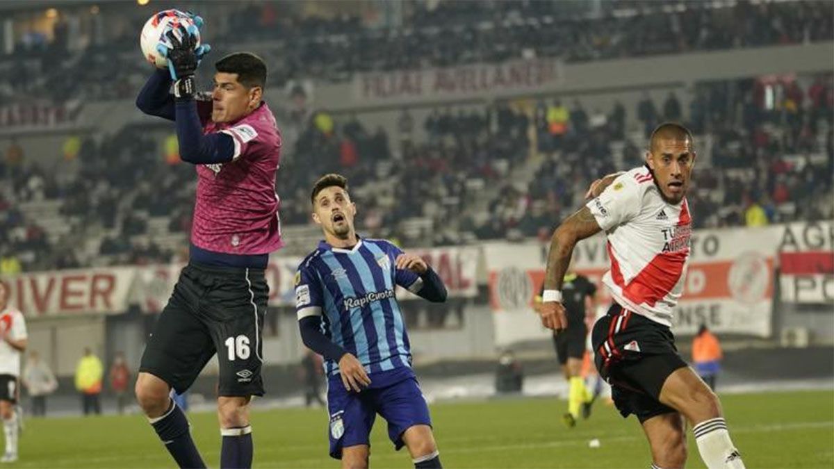 Carlos Lampe fue la figura en el empate de Atlético Tucumán con River.