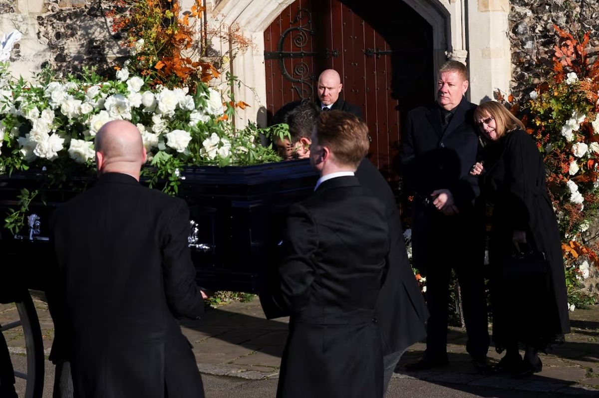 A poco más de un mes de la muerte de Liam Payne, su familia organizó el funeral en las afueras de Londres. Imagen de Reuters. A poco más de un mes de la muerte de Liam Payne, su familia organizó el funeral en las afueras de Londres. Imagen de Reuters.