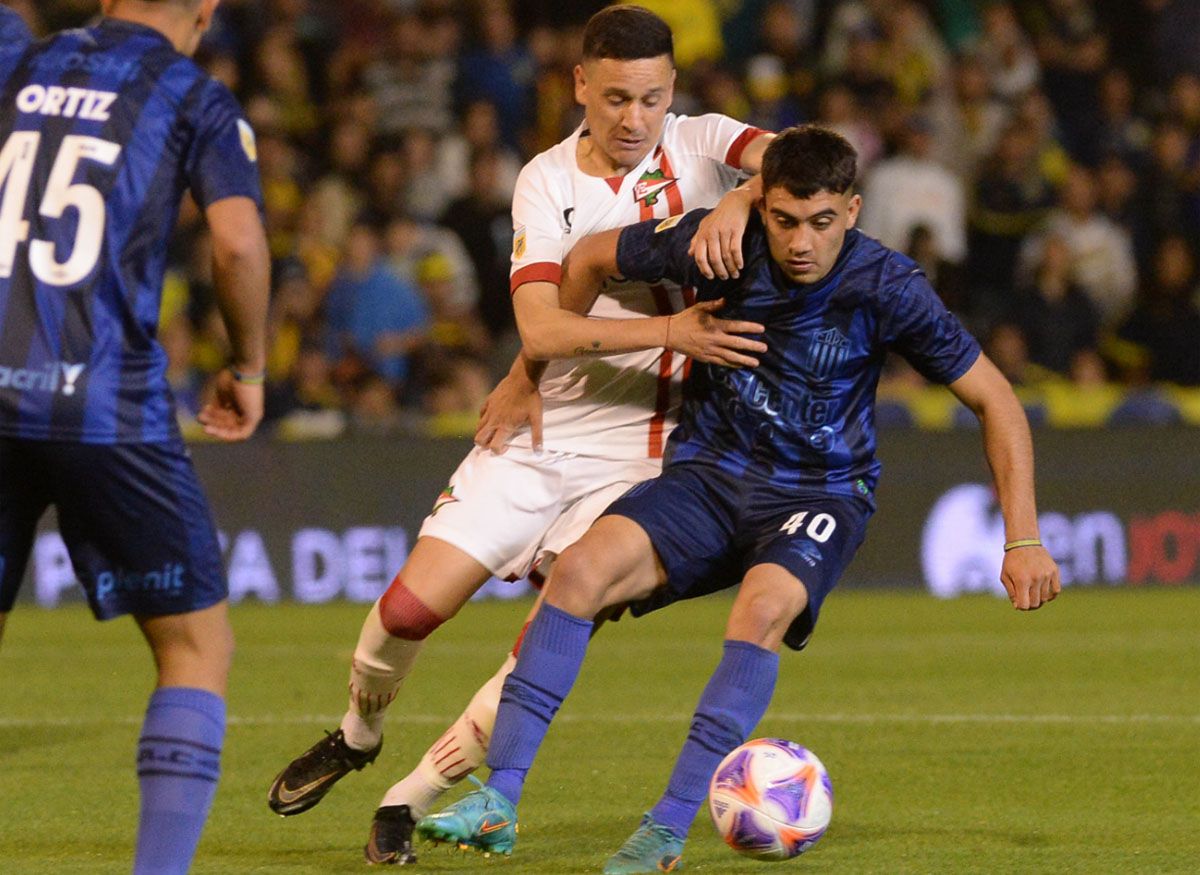 Fernando Zuqui fue titular en el empate entre Estudiantes y Rosario Central por la fecha 19 de la Liga Profesional
