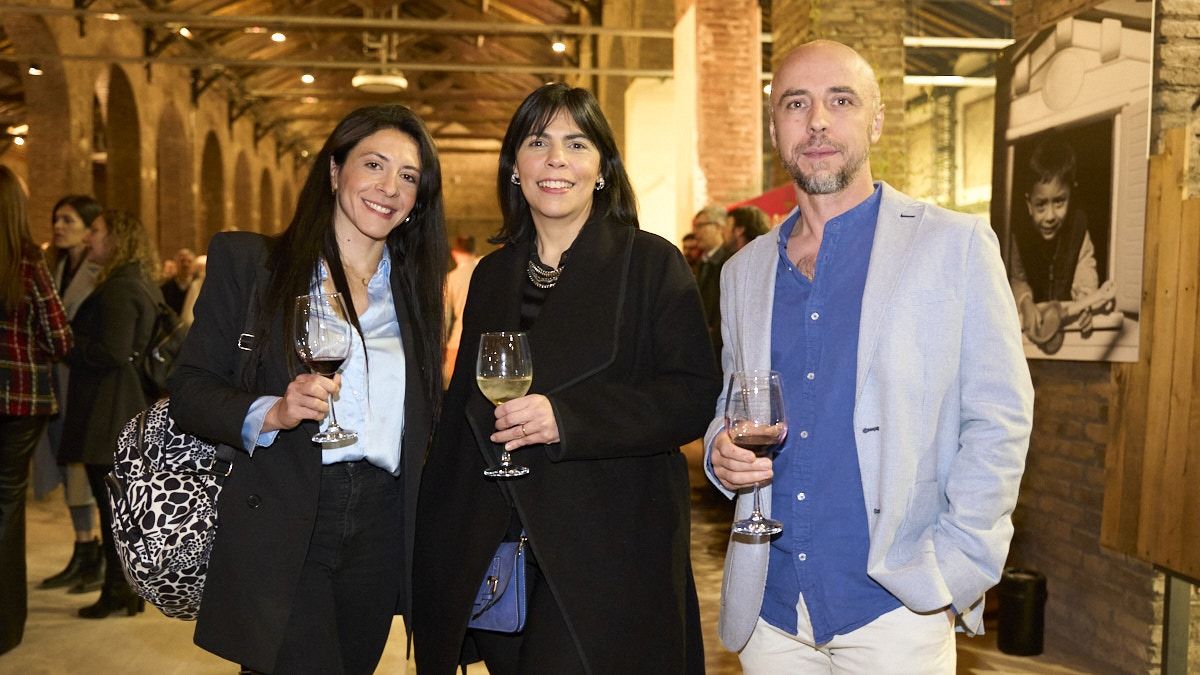 Ema Vescovo, Laura Bardaro (Da-Fre) y Guillermo Kolch (Indias). Ema Vescovo, Laura Bardaro (Da-Fre) y Guillermo Kolch (Indias).