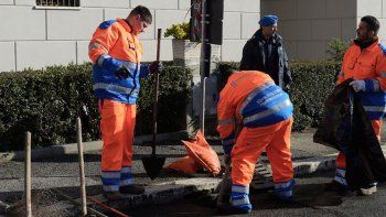 Italia aplaude la decisión de poner a los presos a asfaltar rutas y limpiar las calles