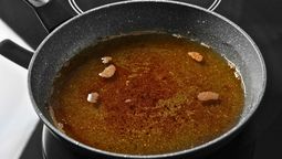 Si te sobro el aceite que usaste, no lo tires, puedes transformarlo en un tesoro del reciclaje: por qué y cómo