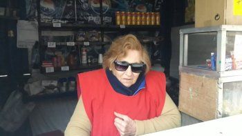Le robaron hasta el papel higiénico a mujer ciega de 84 años que vende café
