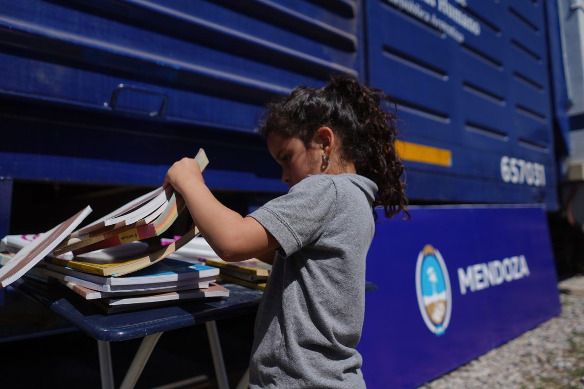 El Tren de Capital Humano también cuenta con equipamiento de distintas bibliotecas. El Tren de Capital Humano también cuenta con equipamiento de distintas bibliotecas.
