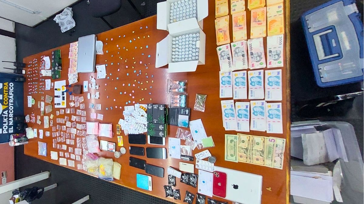 Todos los elementos secuestrados en el allanamiento por narcotráfico. Todos los elementos secuestrados en el allanamiento por narcotráfico.